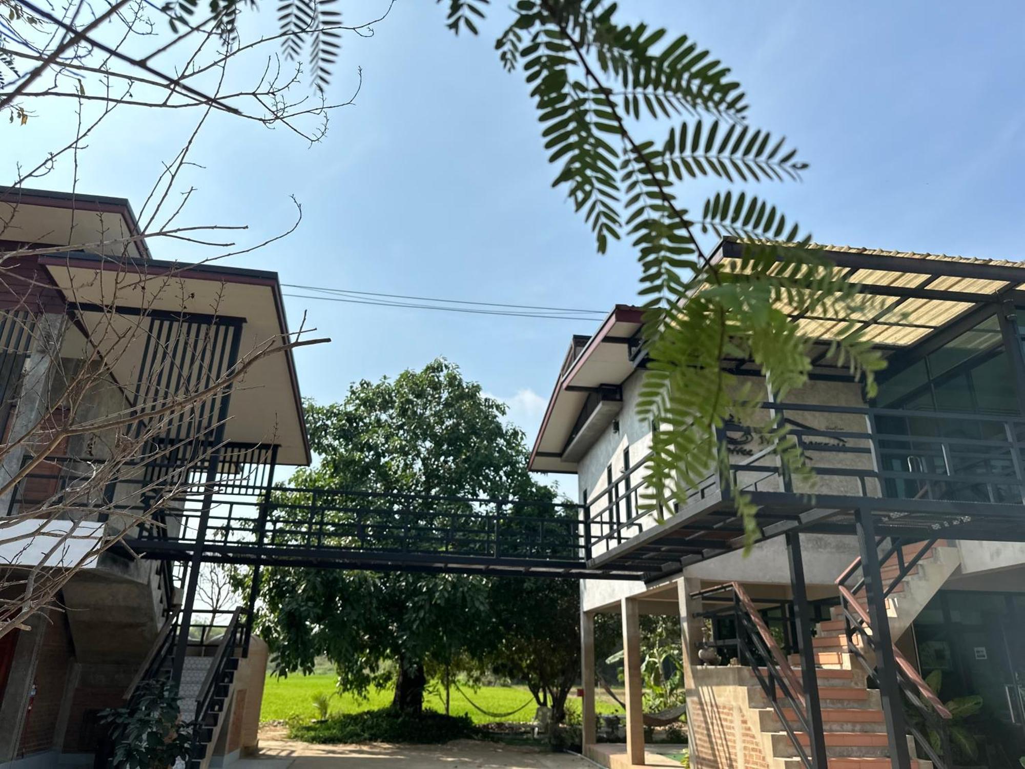 Ban Suweena Uthai Thani Exterior foto